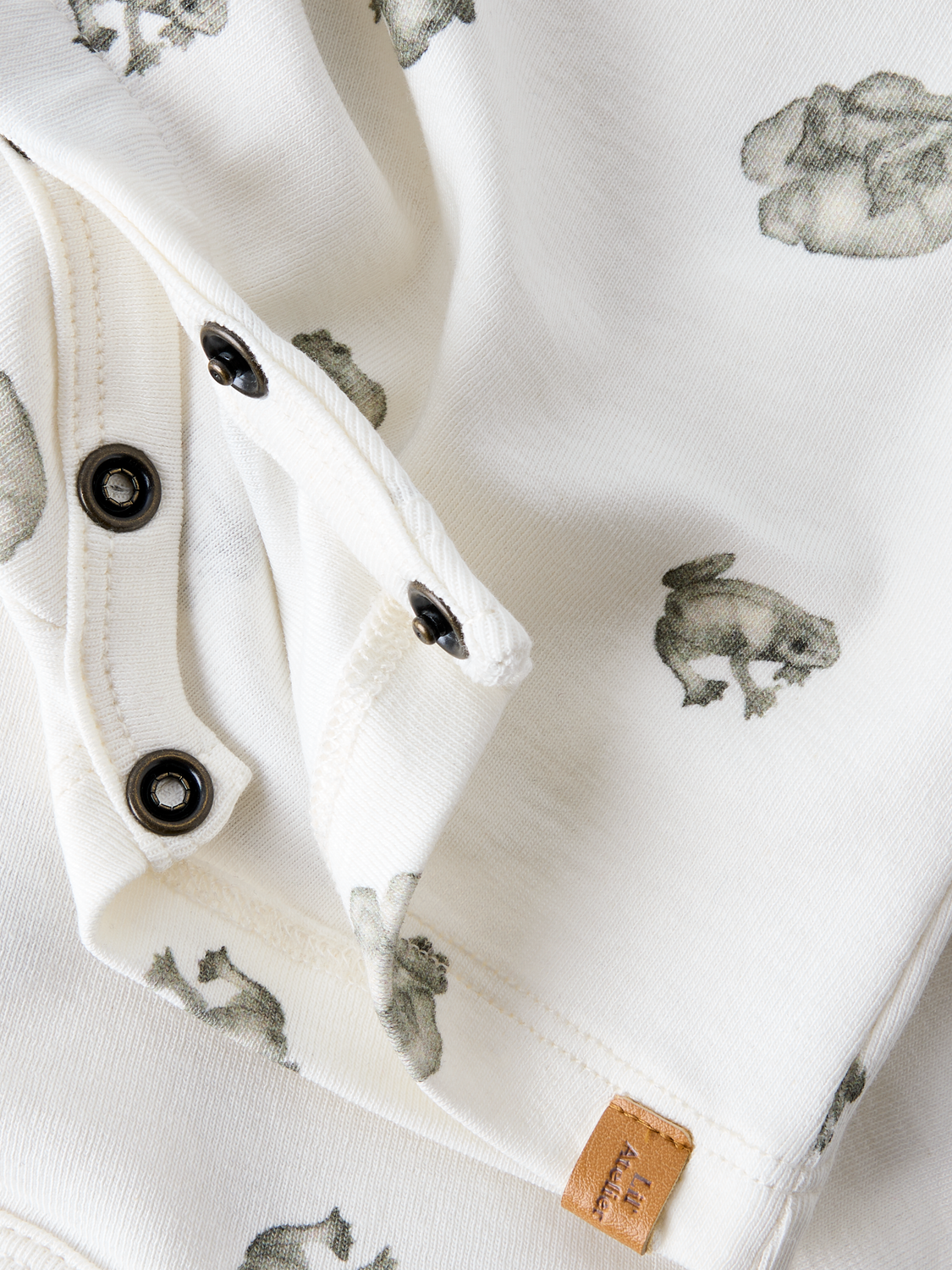 model_shot-front_full